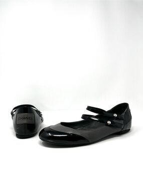 Chanel Mary Jane Janes Ballet Flats Black Gray Cap Toe Two Tone CC Logo 39.5 9.5